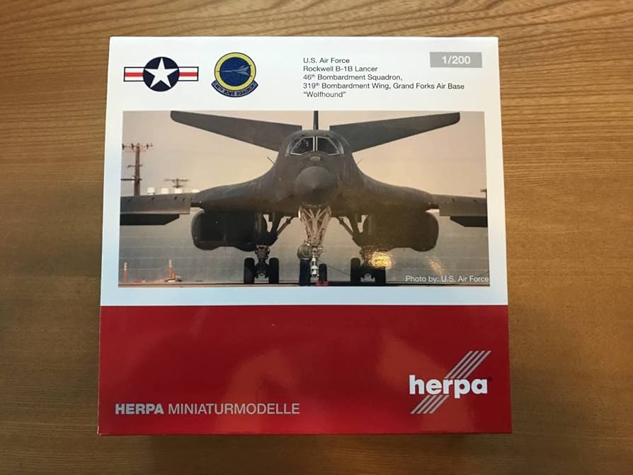 Amazon | 1/200 herpa B-1B アメリカ空軍 第319爆撃航空団 第46